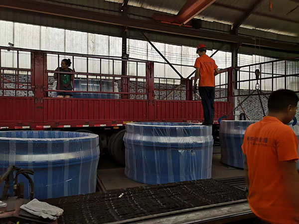 補償器發貨現場